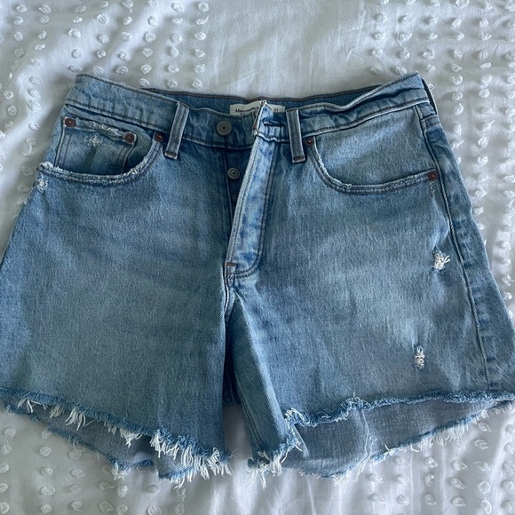Abercrombie shorts// size 27 or 4 - Picture 1 of 2